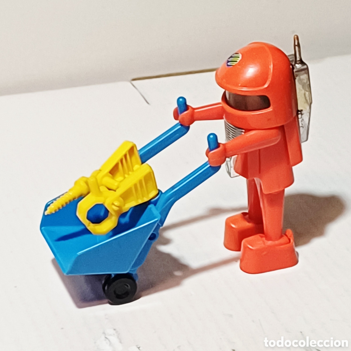 Playmobil: Figura Playmobil hombre playmospace astronauta famospace rojo con carretilla