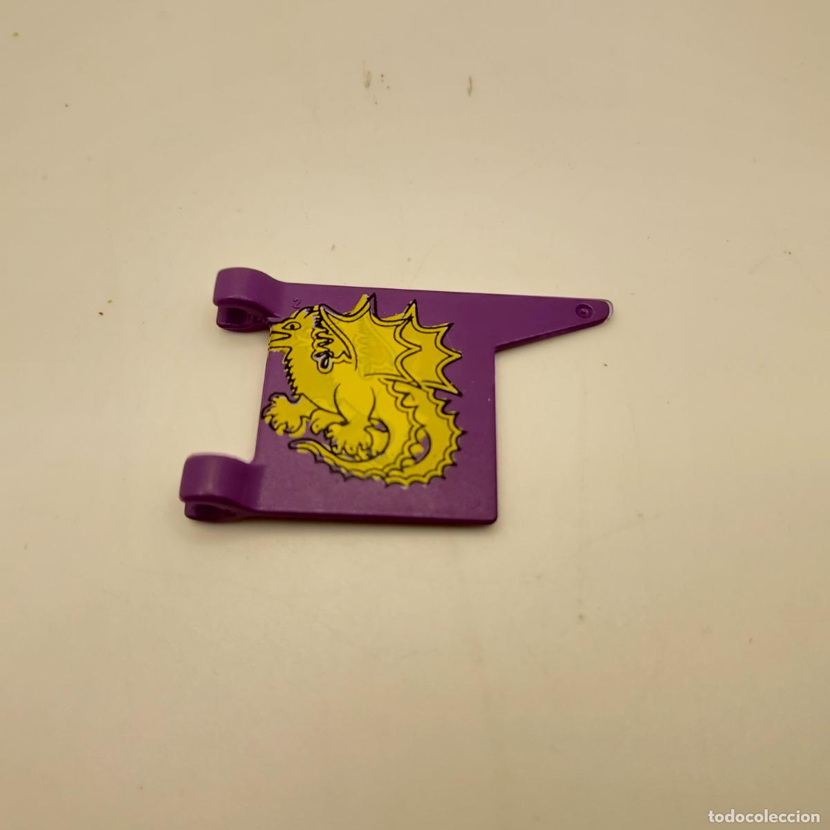 Playmobil: PLAYMOBIL SEGUNDA MANO BANDERA MORADA MEDIEVAL SOLDADO DRAGON AMARILLO