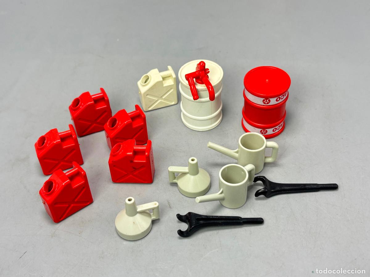 Playmobil: Playmobil lote accesorios mec&aacute;nico barril deposito jarra embudo