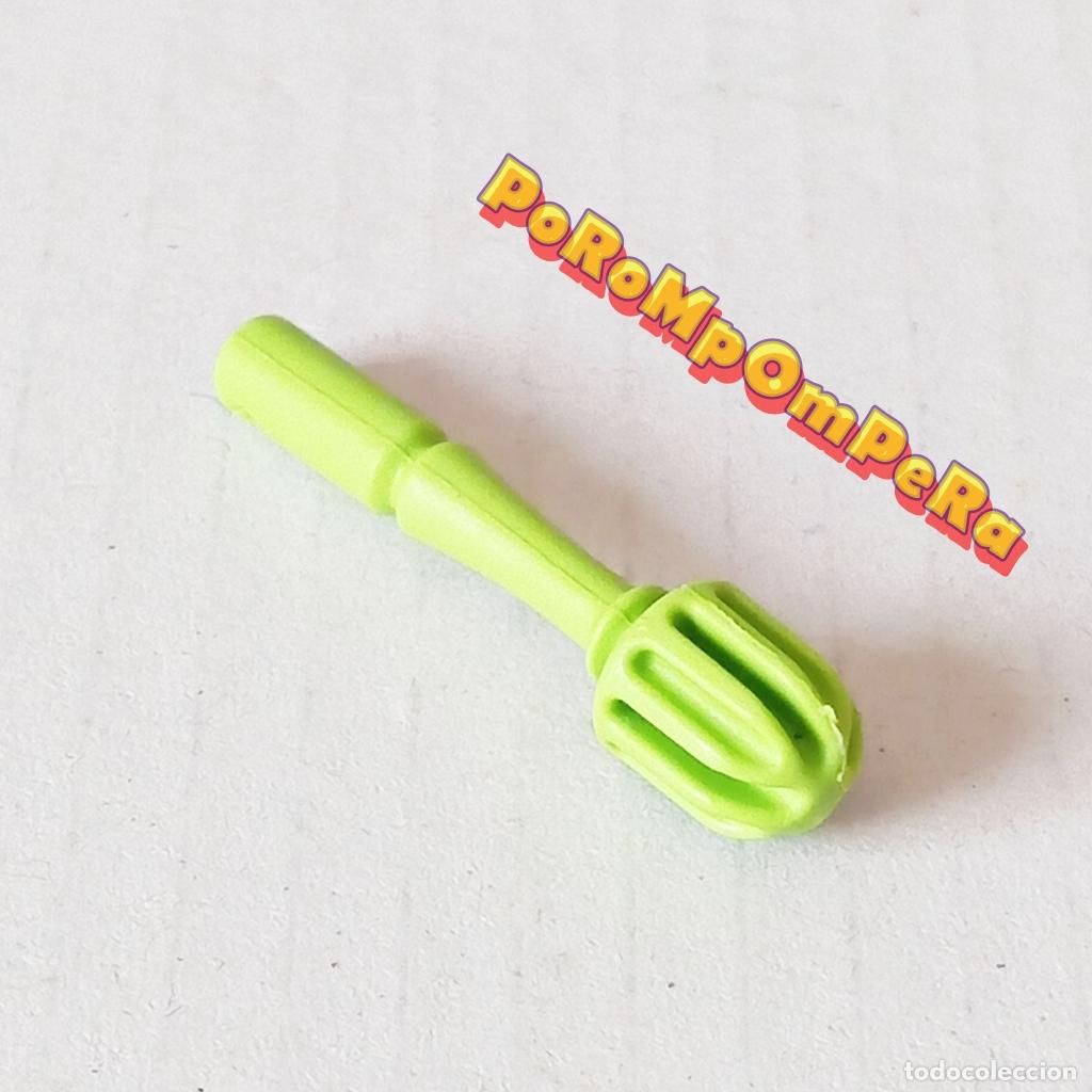 Playmobil: PLAYMOBIL ESCOBILLA CUARTO DE BA&Ntilde;O VERDE LIMA WC INODORO VATER WATER Q4