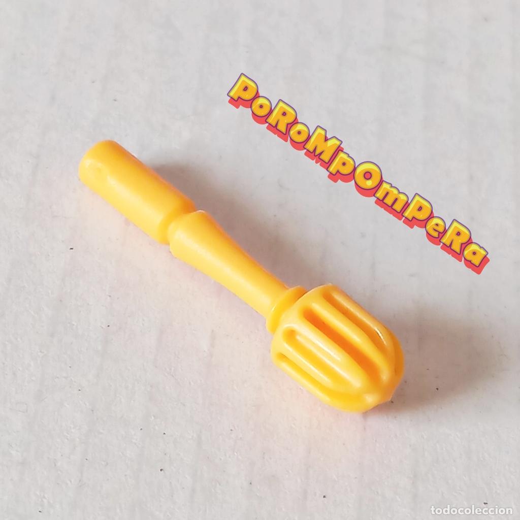 Playmobil: PLAYMOBIL ESCOBILLA CUARTO DE BA&Ntilde;O AMARILL-MOSTAZA? WC INODORO VATER WATER Q4