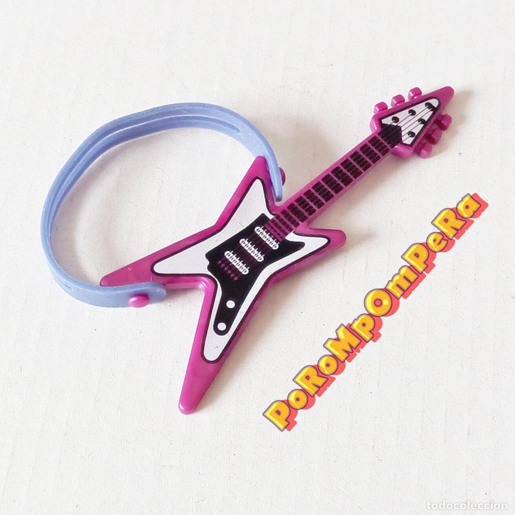 Playmobil: PLAYMOBIL GUITARRA EL&Eacute;CTRICA MORADA CORREA AZUL GUITARRISTA ROCK HEAVY METAL M&Uacute;SICO Q4