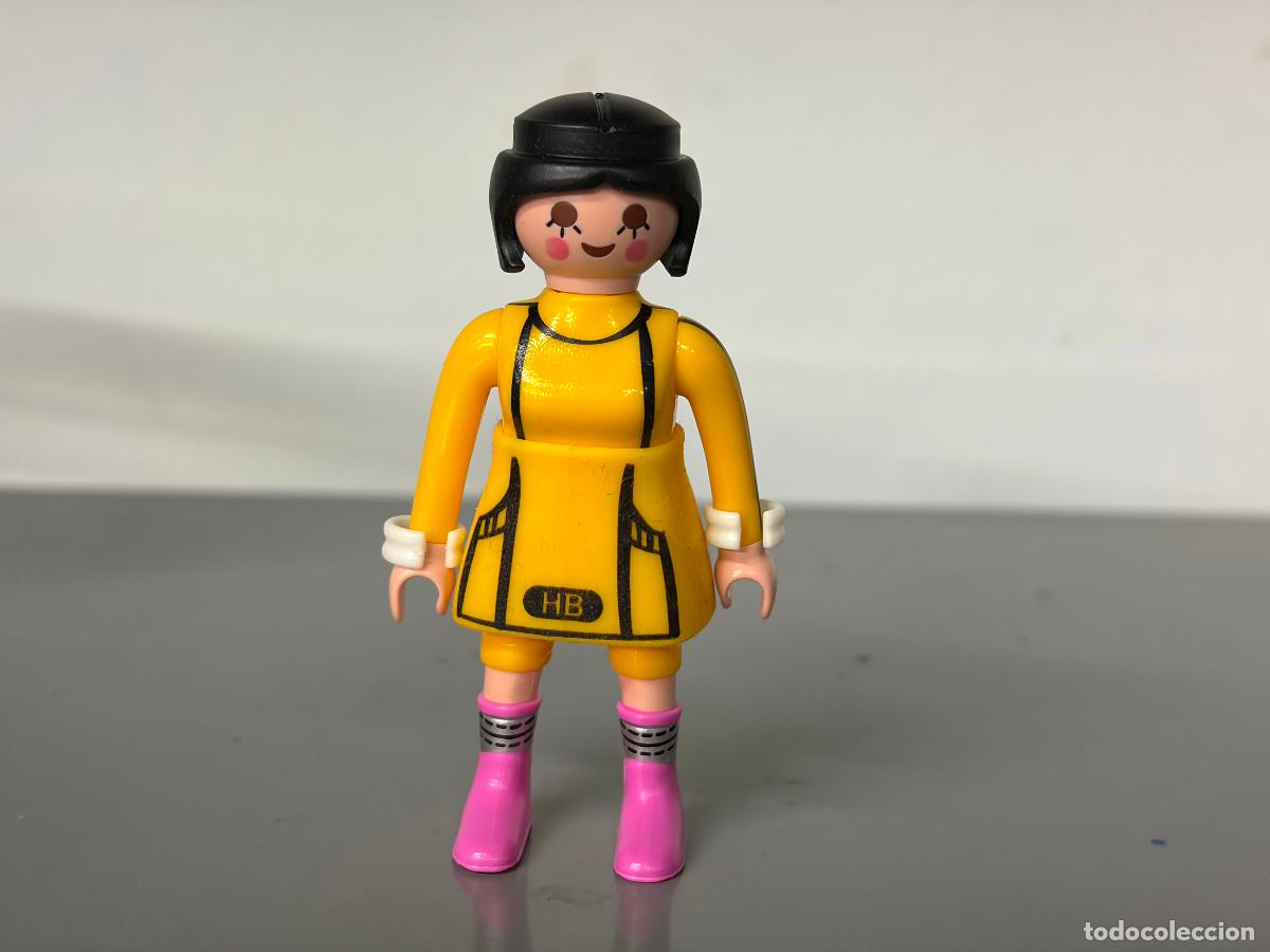 Playmobil: playmobil figura mujer joven con vestido amarillo ciudad y pulseras -mix20