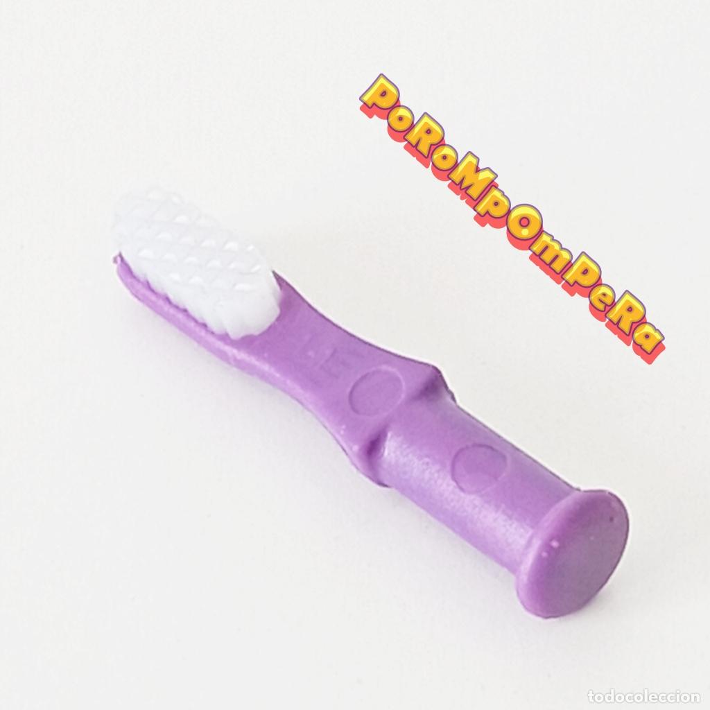 Playmobil: PLAYMOBIL CEPILLO DIENTES MORADO LIMPIEZA DENTAL CUARTO DE BA&Ntilde;O ACCESORIO O8