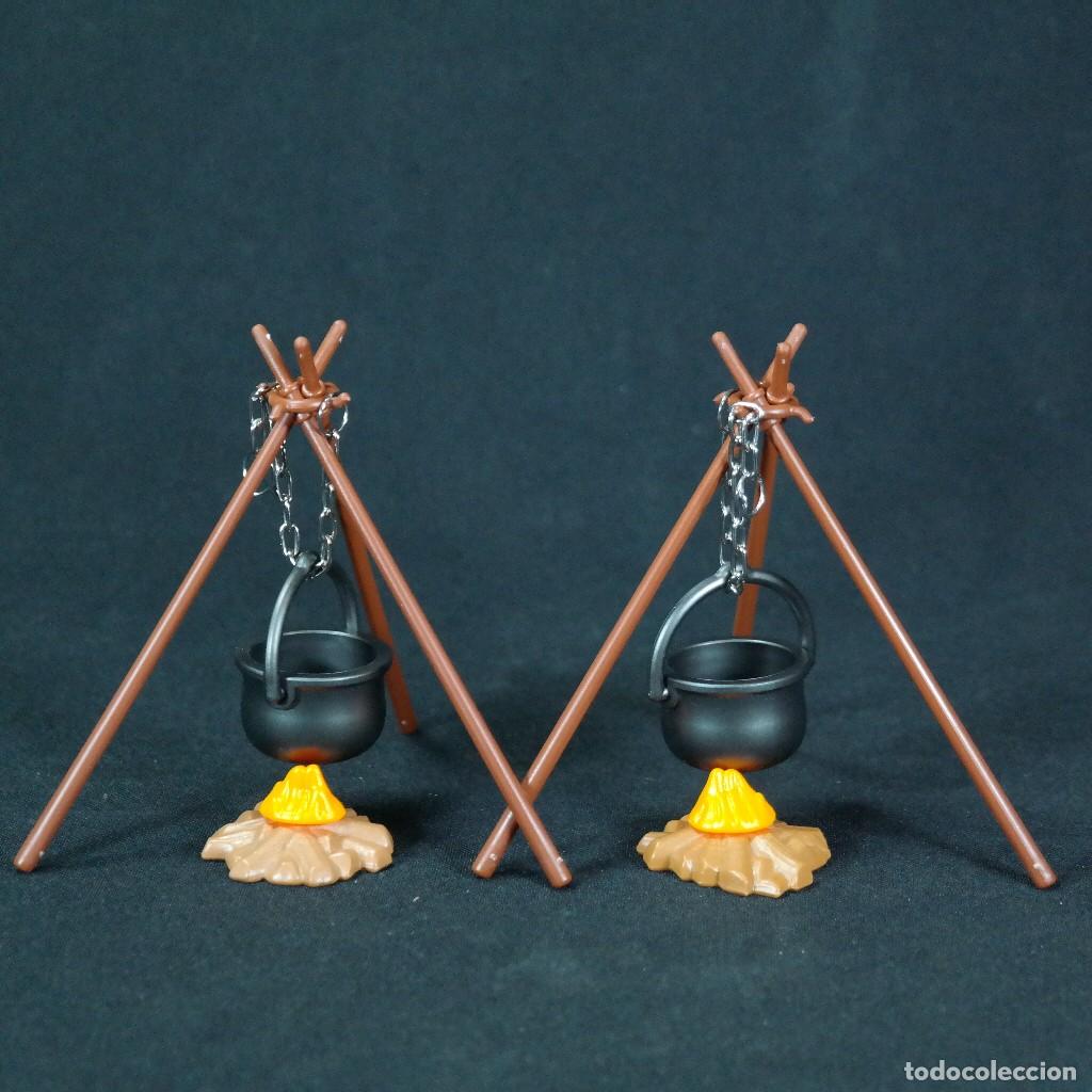 Playmobil: Playmobil dos tripodes con olla ☼