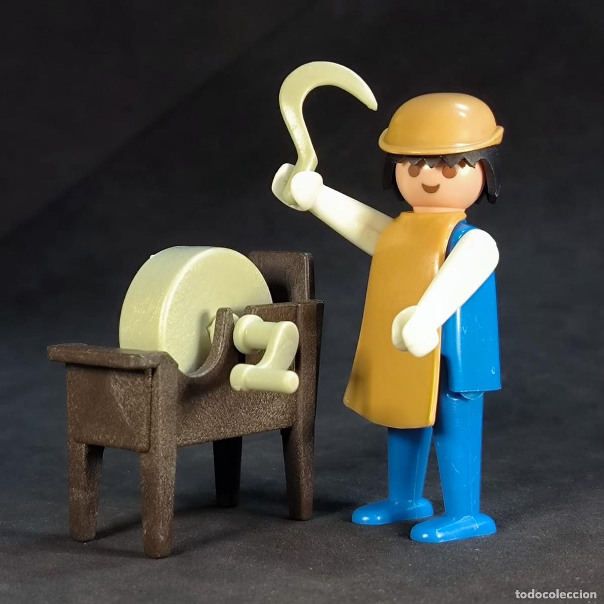 Playmobil: Playmobil campesino con piedra de afilar ☼