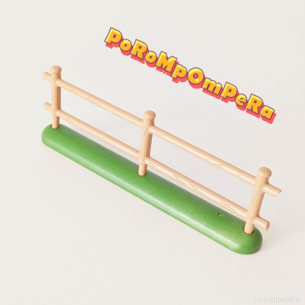 Playmobil: PLAYMOBIL BASE ALARGADA VERDE CON VALLA BEIGE CESPED CERCADO GRANJA OESTE VEGETACI&Oacute;N CG6A