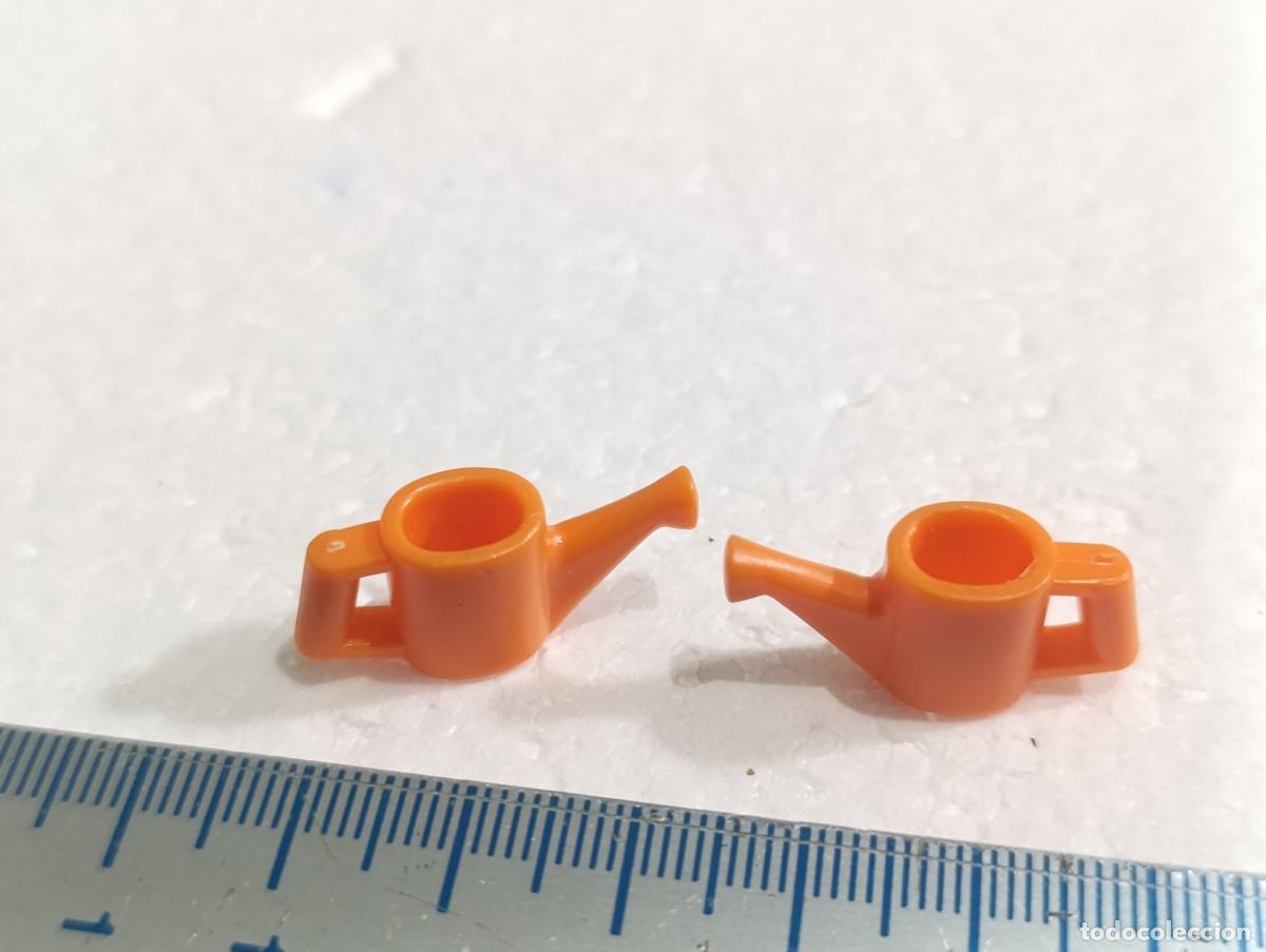 Playmobil: 2 REGADERAS PEQUE&Ntilde;AS - SOMBRERO - GORRO - GORRA- CASCO - PLAYMOBIL - FIGURA - ANIMAL -