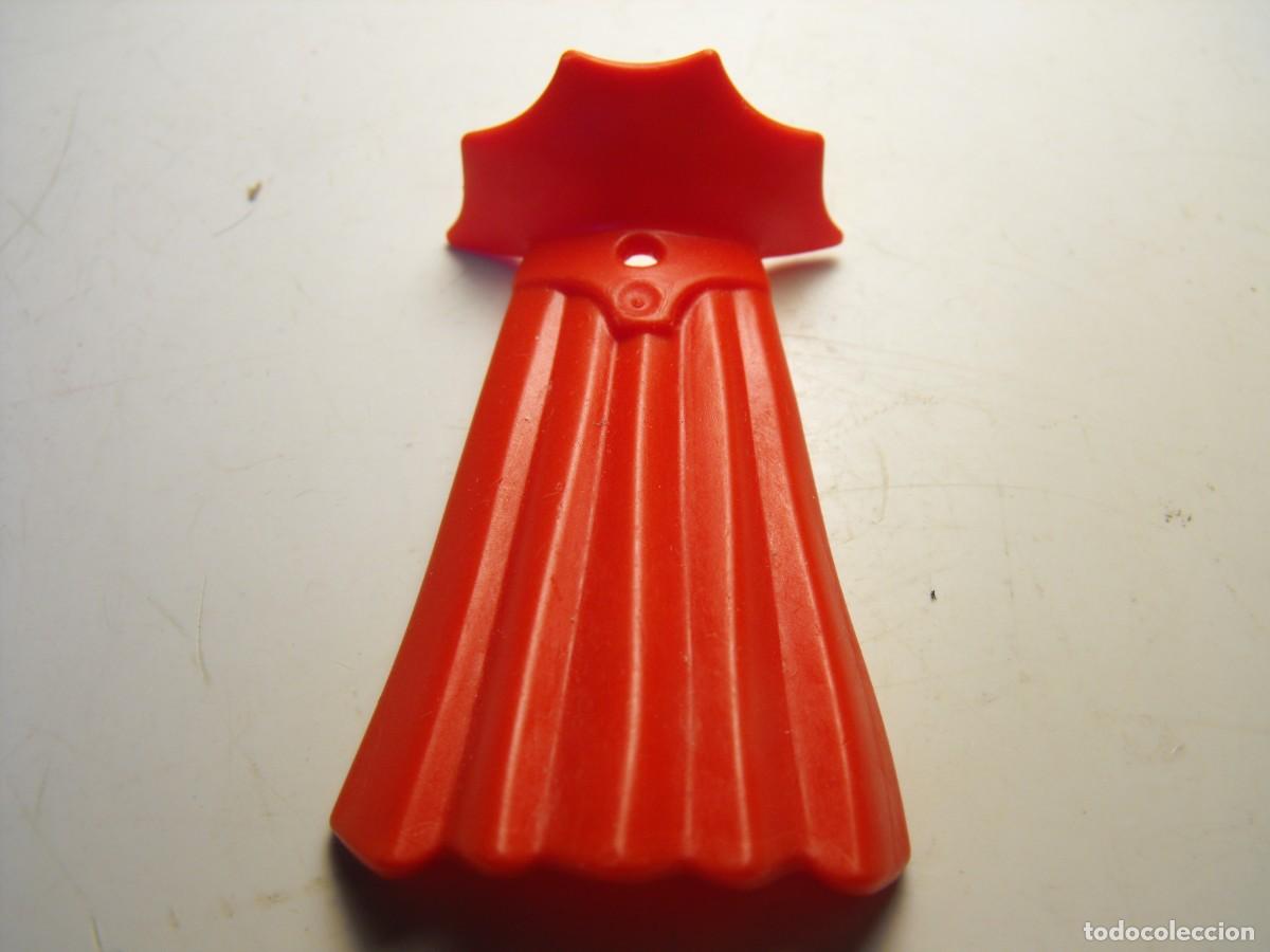 Playmobil: PLAYMOBIL. Capa roja.
