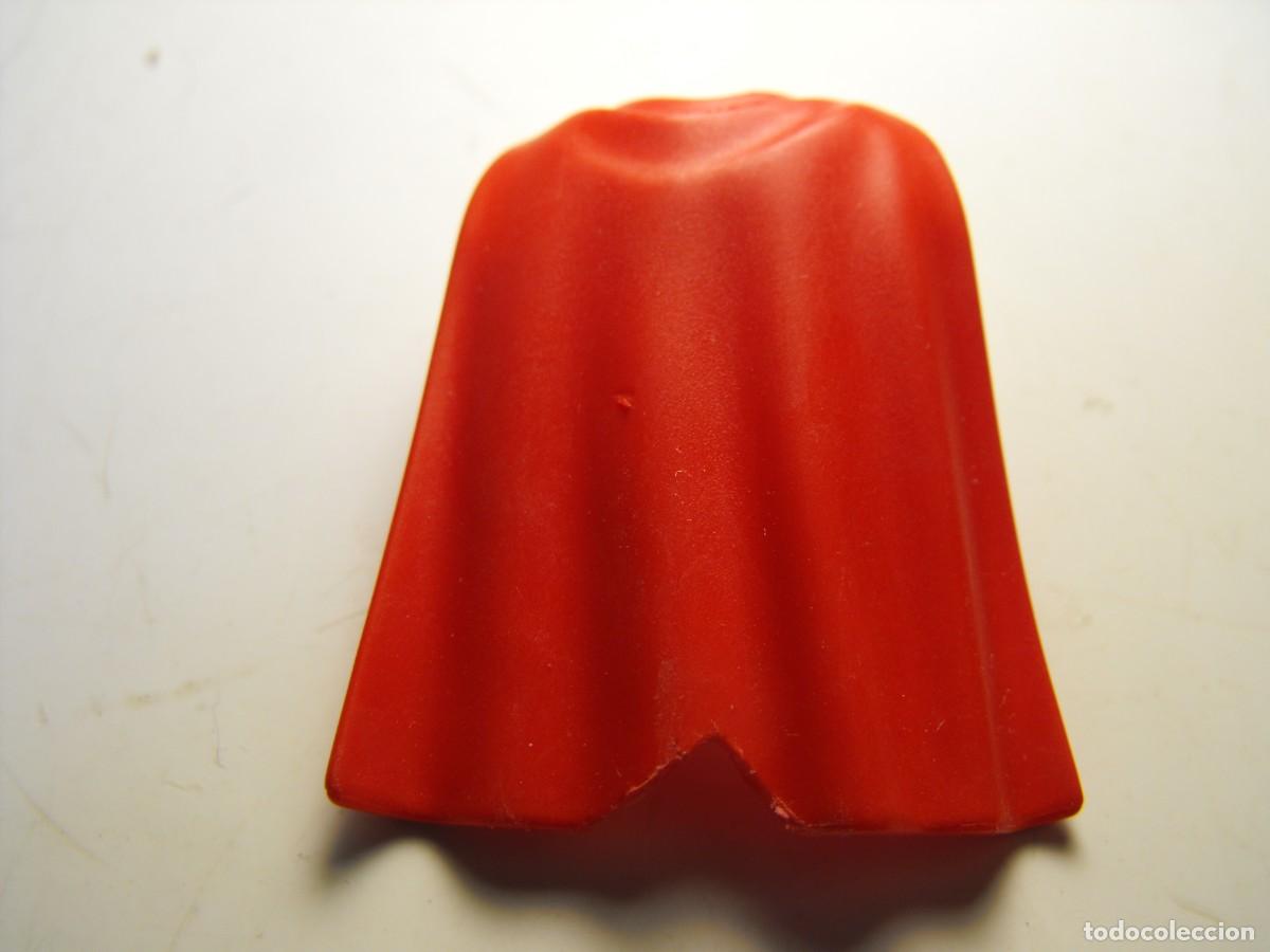 Playmobil: PLAYMOBIL. Capa roja larga.