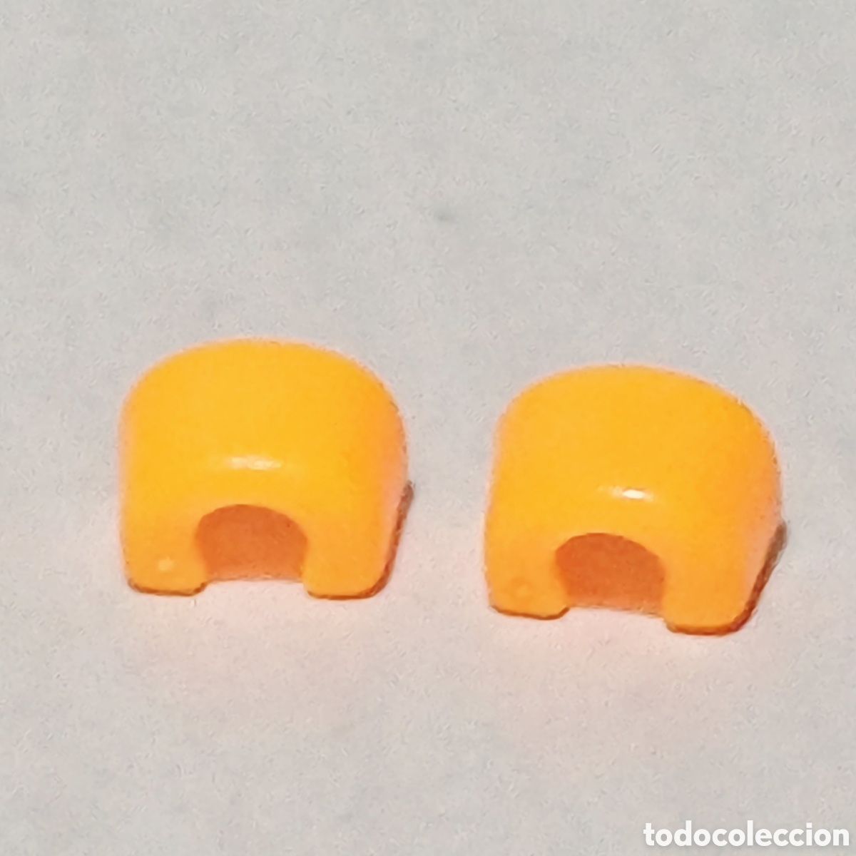Playmobil: Pieza playmobil manguitos mu&ntilde;equeras pu&ntilde;os naranja brillante fosforito