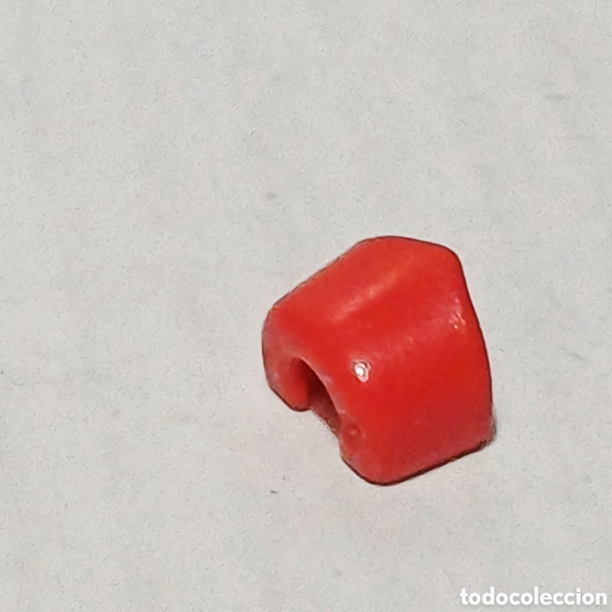 Playmobil: Pieza playmobil manguito mu&ntilde;equera pu&ntilde;os rojo en punta