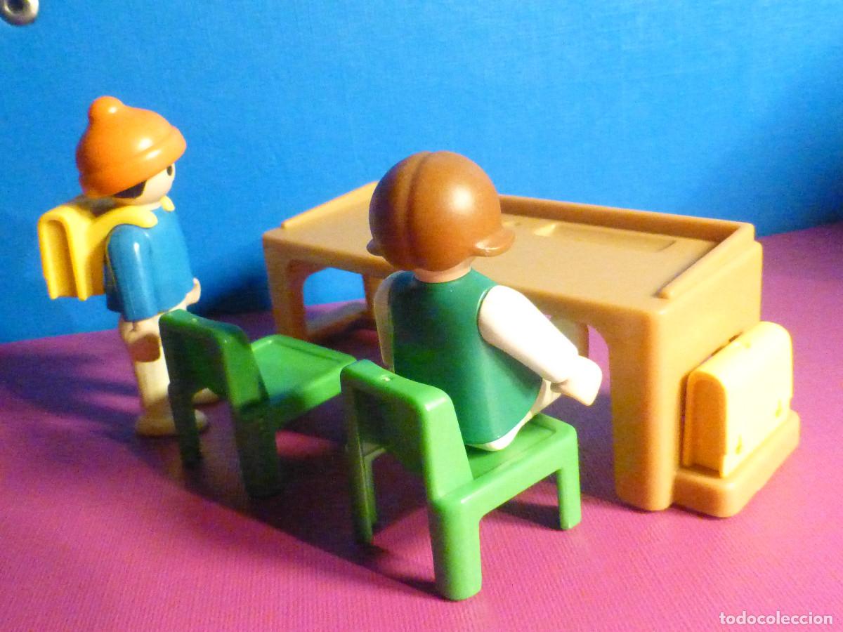 Playmobil: ✔ Escena Escuela Playmobil, Ni&ntilde;o y Ni&ntilde;a Estudiante c/ Carteras, Pupitre, 2 sillas y Gorro -
