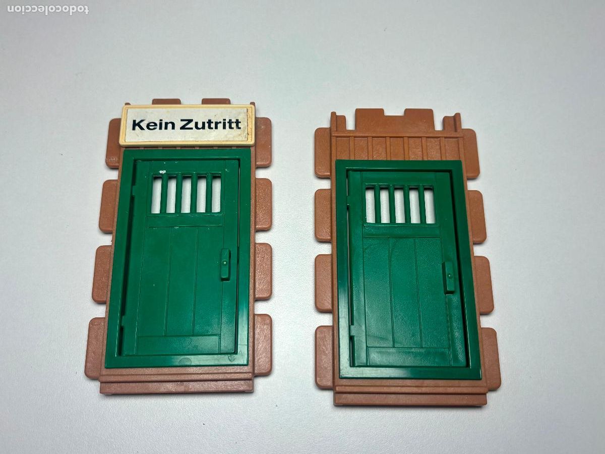 Playmobil: PLAYMOBIL lote pared con puerta y ventana con letrero pegado casa oeste estaci&oacute;n de tren