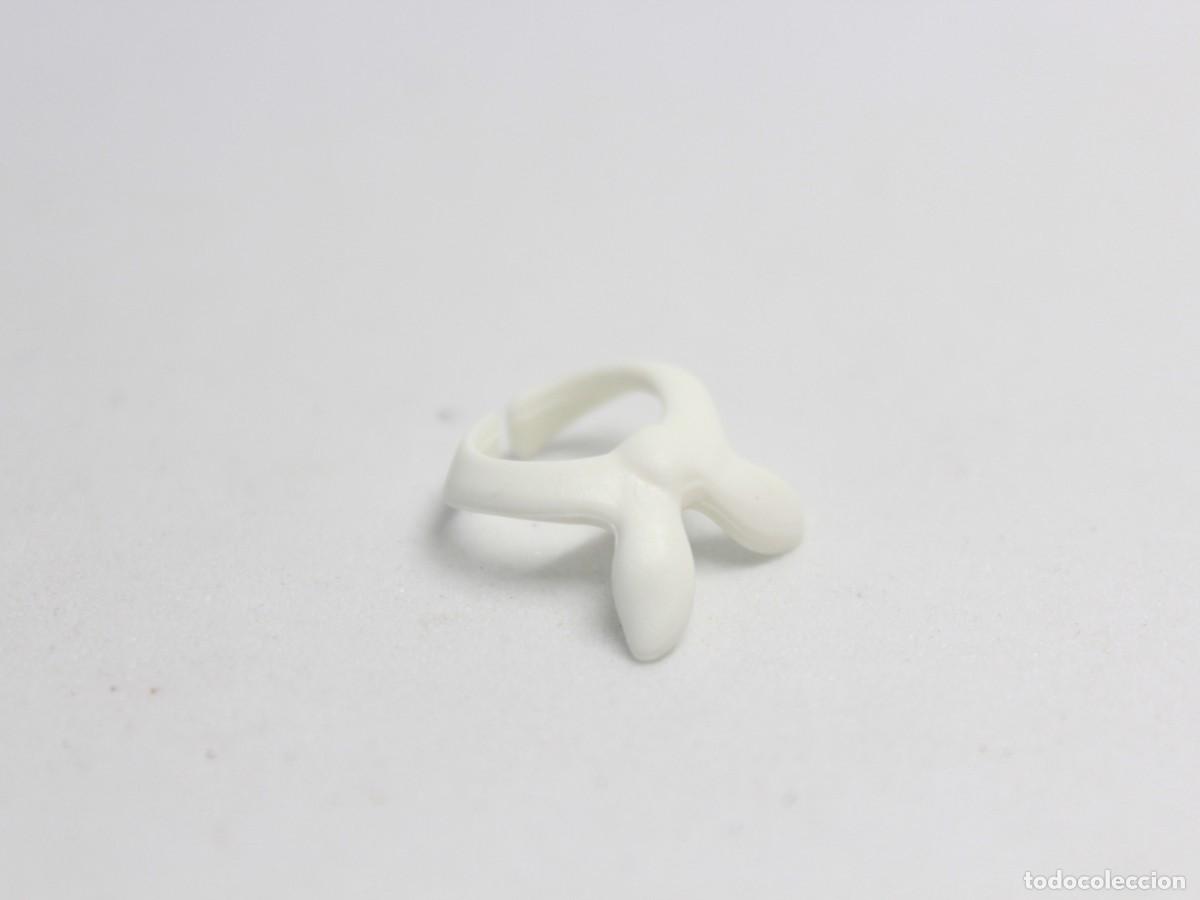 Playmobil: Accesorio playmobil pa&ntilde;uelo blanco figura cuello