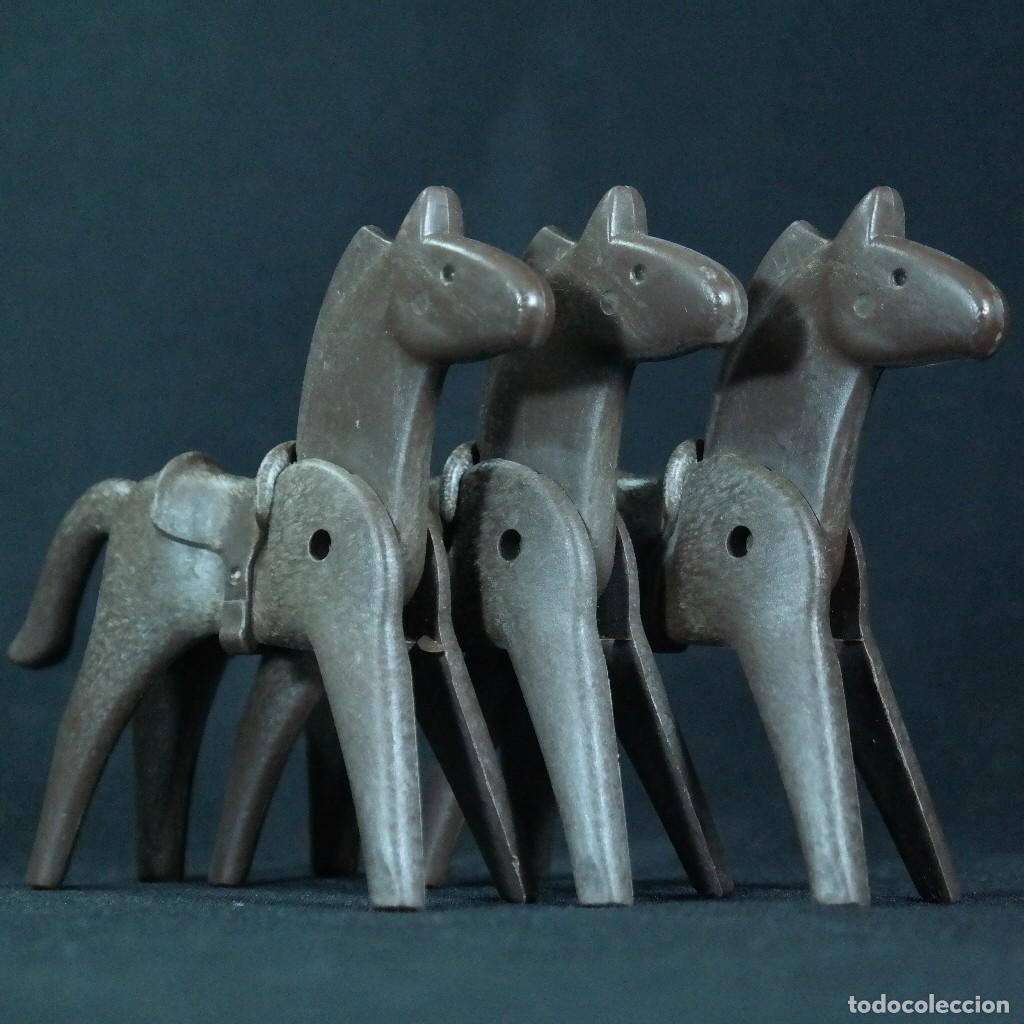 Playmobil: Playmobil tres caballos con sillas fijas ☼