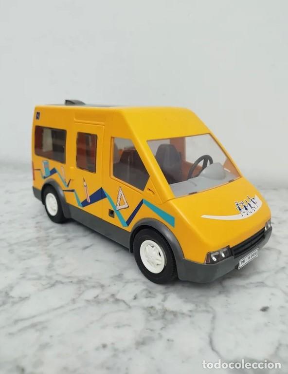 Playmobil: Autob&uacute;s escolar Playmobil City Life ref. 9419 con rampa para personas con discapacidad