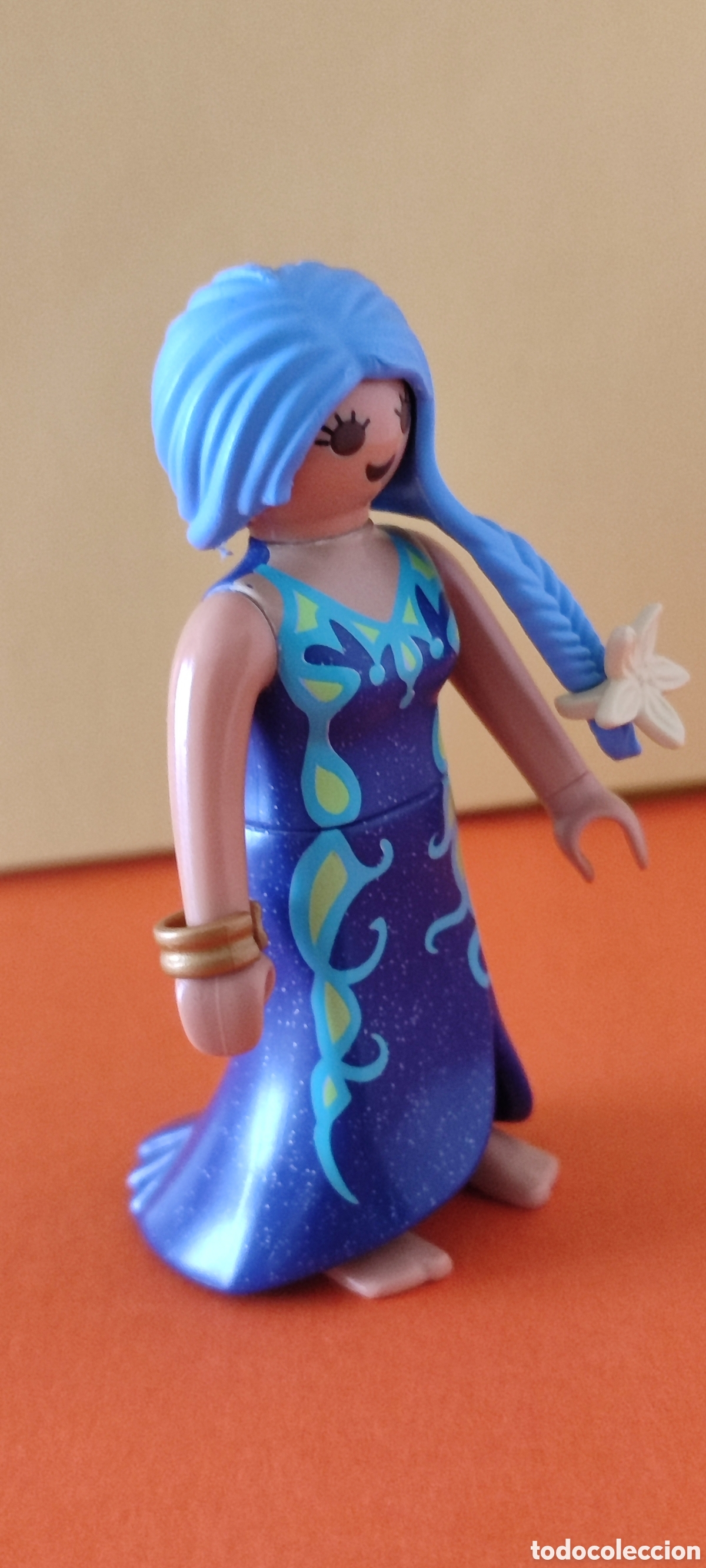 Playmobil: Mujer con vestido de fiesta.