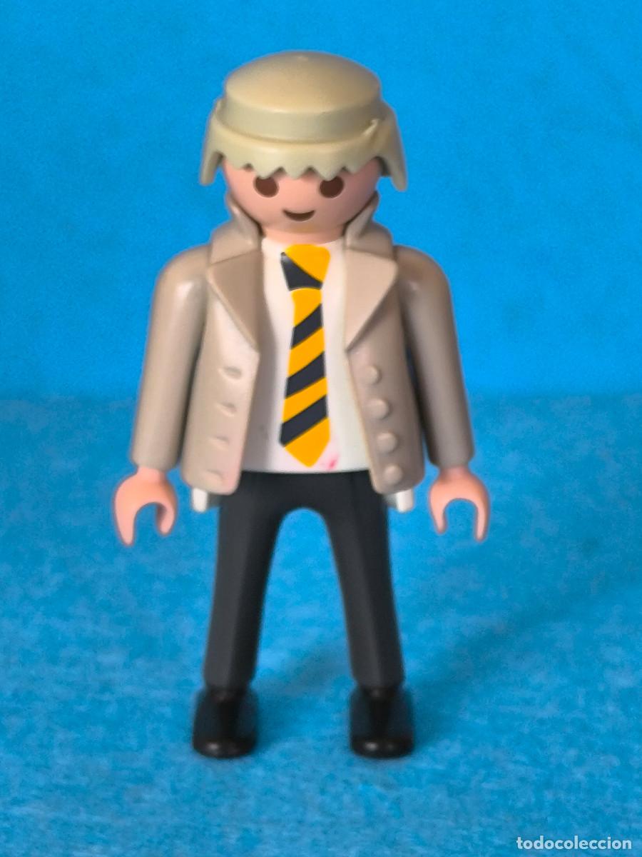 Playmobil: Playmobil figura hombre camisa blanca corbata rayas amarillas cazadora gris arena city ciudad boda