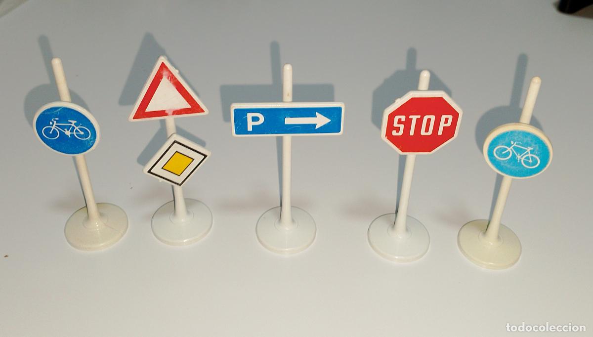 Playmobil: Lote de muchas se&ntilde;ales de trafico antiguas de Playmobil. Totalmente nuevo.