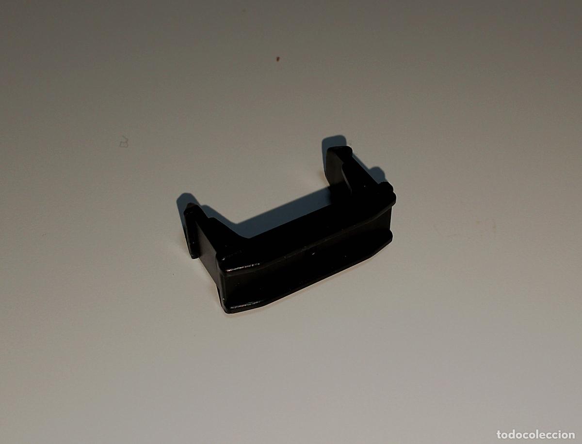 Playmobil: Pieza de uni&oacute;n de eje de ruedas de furgon de polic&iacute;a de Playmobil. Totalmente nuevo.