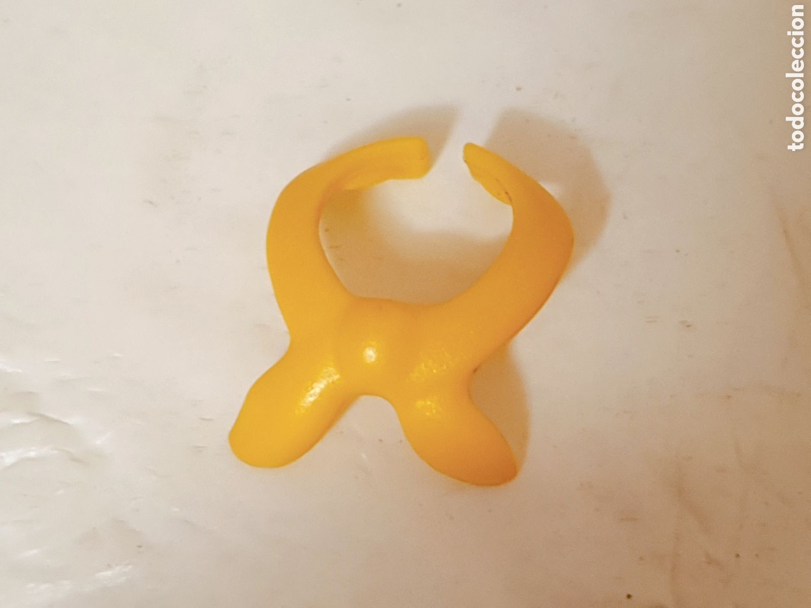 Playmobil: PLAYMOBIL CUELLO COLLAR PA&Ntilde;UELO LAZO AMARILLO 3761 3785 3806 3812 4072 4431 5346 SUDISTA NORDISTA