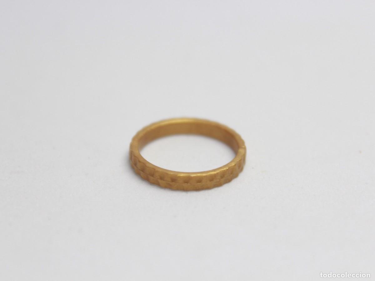 Playmobil: Accesorio playmobil aro dorado para el pelo.