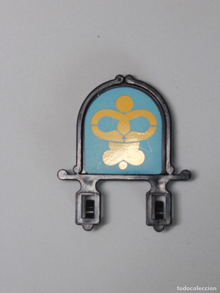Playmobil: Accesorio Playmobil medieval escudo her&aacute;ldico azul y dorado castillo