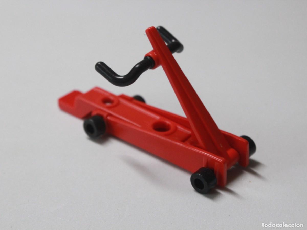 Playmobil: Accesorio Playmobil gato hidr&aacute;ulico rojo taller mec&aacute;nico coche