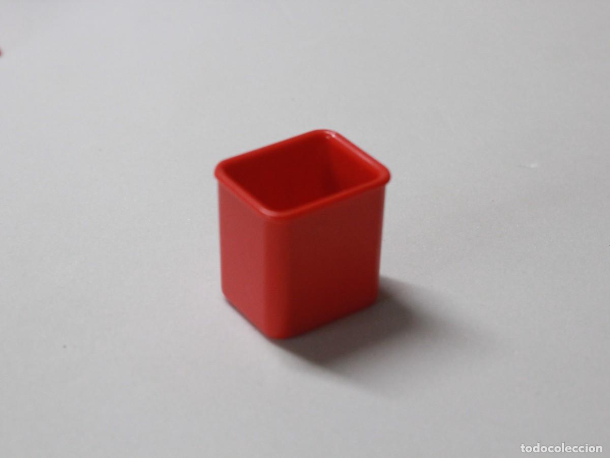 Playmobil: Accesorio Playmobil cubo rojo peque&ntilde;o