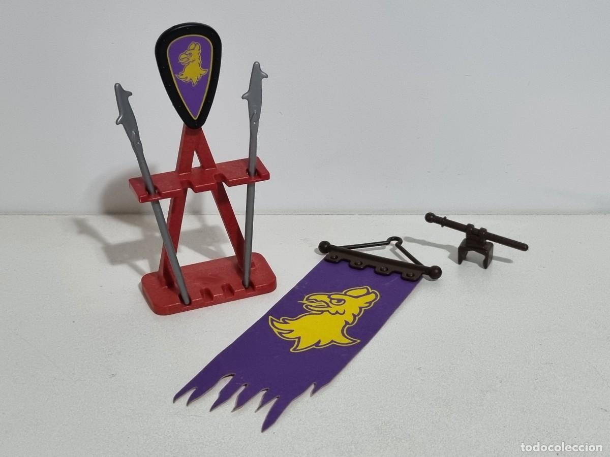 Playmobil: Playmobil 4063 Pieza Armero Armeria Escudo Lanza Bandera Estandarte Torre Aguila