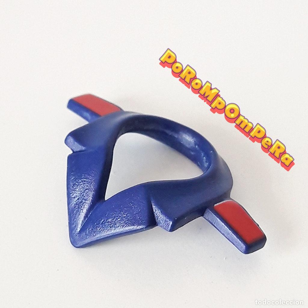 Playmobil: PLAYMOBIL CUELLO AZUL OSCURO-ROJO CAMISA POLIC&Iacute;A SOLAPA HOMBRERA GALONES MDV