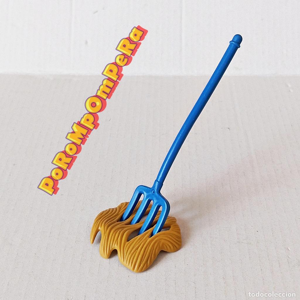 Playmobil: PLAYMOBIL RASTRILLO AZUL + HENO MOSTAZA PASTO PAJA GRANJA GRANJERO BEL&Eacute;N MEDIEVAL OESTE HORQUILLA L9