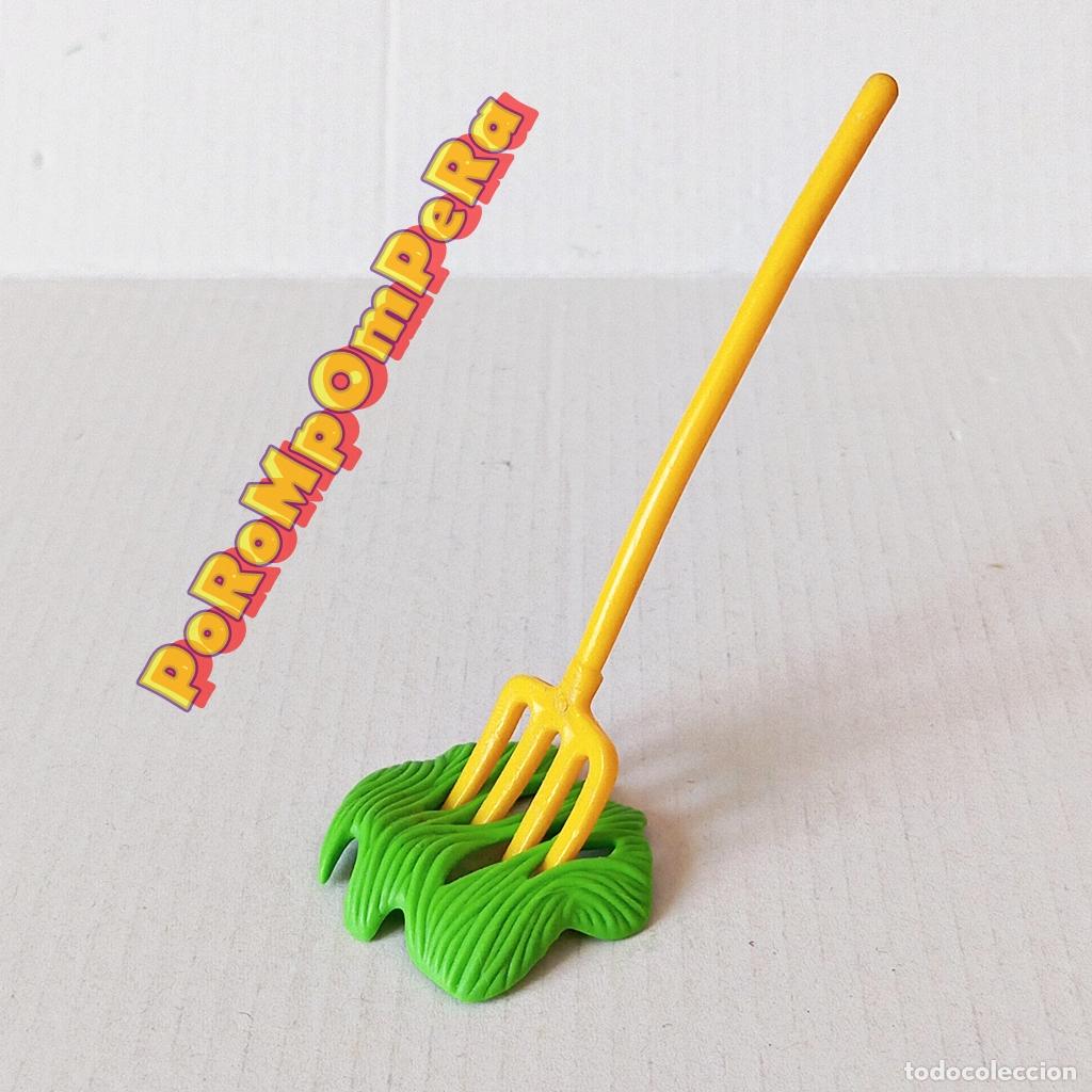 Playmobil: PLAYMOBIL RASTRILLO AMARILL + HENO VERDE PASTO PAJA GRANJA GRANJERO BEL&Eacute;N MEDIEVAL OEST HORQUILLA L9