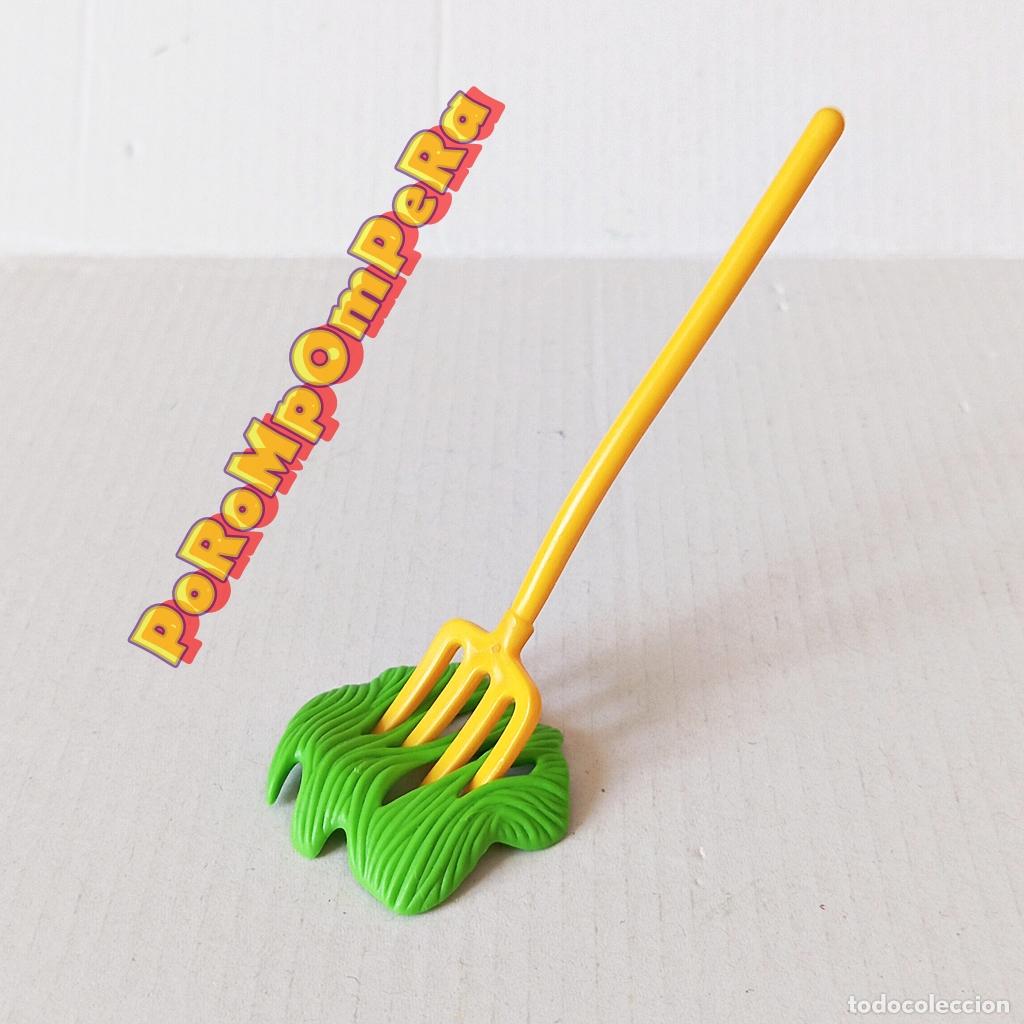 Playmobil: PLAYMOBIL RASTRILLO AMARILL + HENO VERDE PASTO PAJA GRANJA GRANJERO BEL&Eacute;N MEDIEVAL OEST HORQUILLA L9