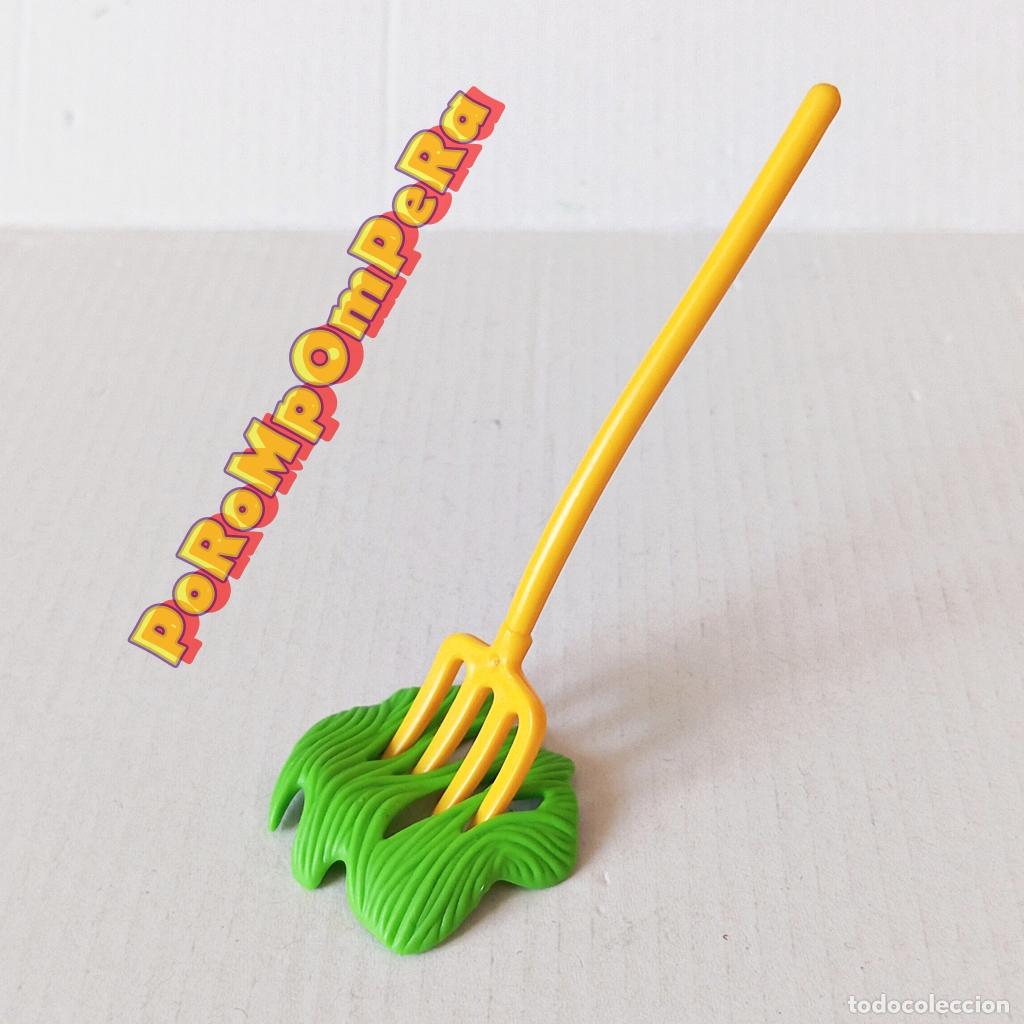 Playmobil: PLAYMOBIL RASTRILLO AMARILL + HENO VERDE PASTO PAJA GRANJA GRANJERO BEL&Eacute;N MEDIEVAL OEST HORQUILLA L9
