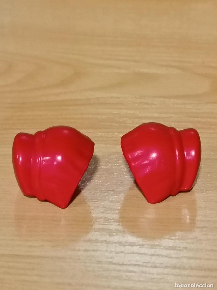 Playmobil: PLAYMOBIL 2X GORRO ROJO ALDEANA , BELEN - 16 /6 /23