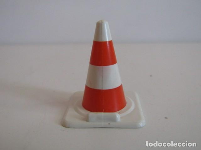 Playmobil: DIFICIL CONO BLANCO RIGIDO TRAFICO 1&ordf; &Eacute;POCA PLAYMOBIL