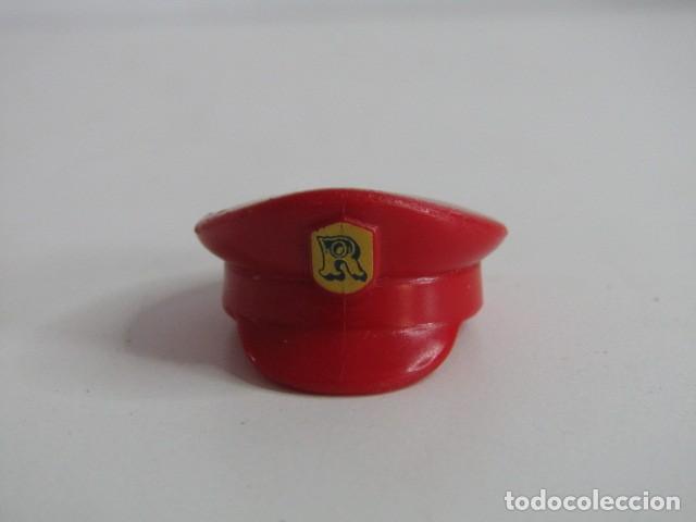 Playmobil: DIFICIL GORRA CON VISERA ROJA PERSONAJES CIRCO ROMANI ANTIGUO PLAYMOBIL