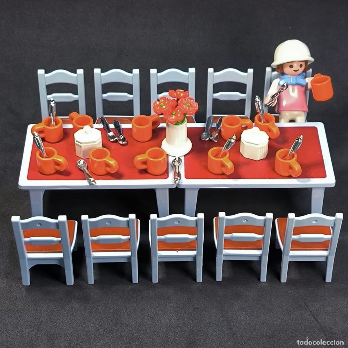 Playmobil: Playmobil ni&ntilde;a con mesas , sillas y cubiertos ☼