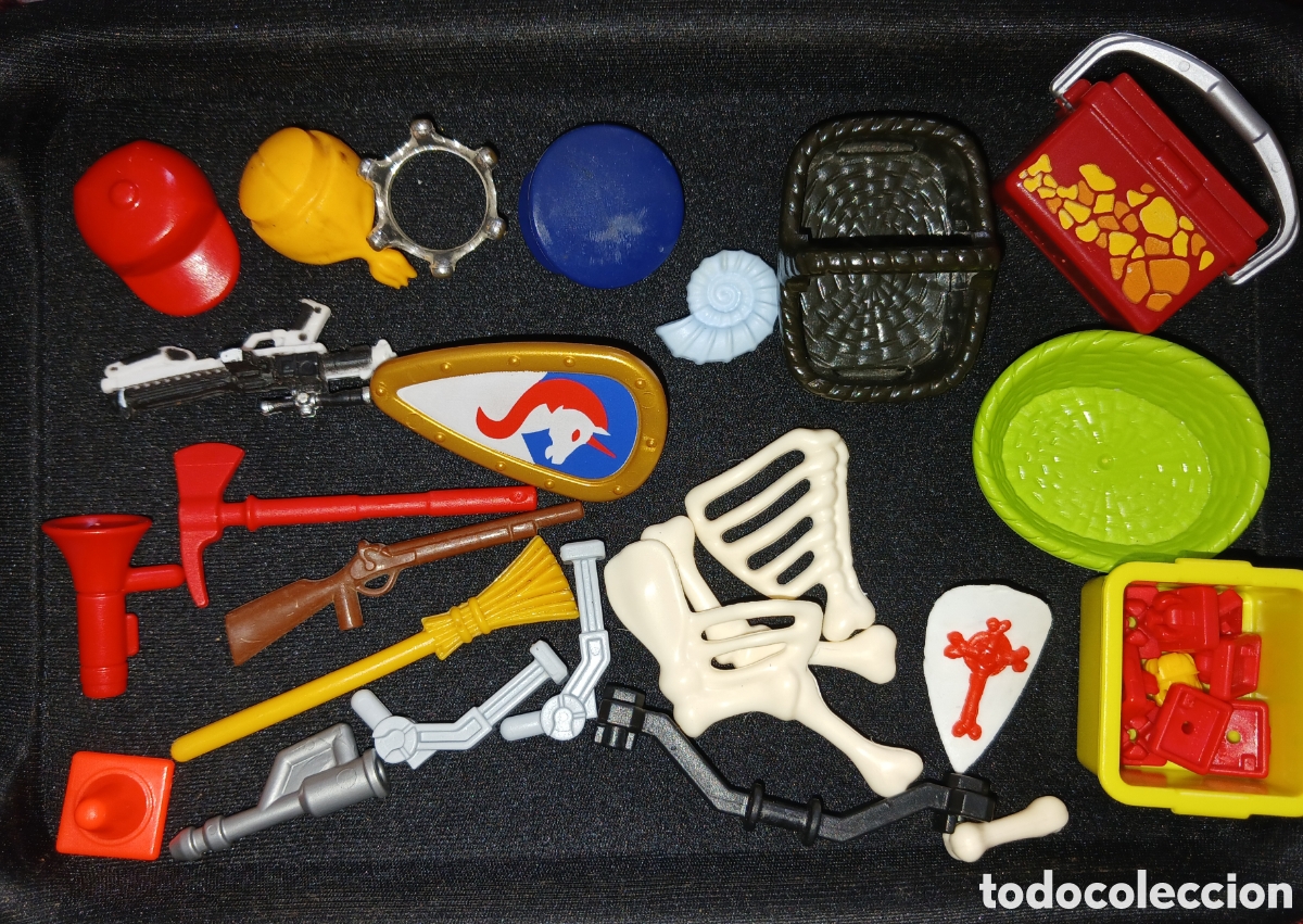 Playmobil: LOTE PLAYMOBIL ACCESORIOS, ARMAS, MEG&Aacute;FONO, HERRAMIENTAS, CESTAS, HUESOS, ESCUDOS,..