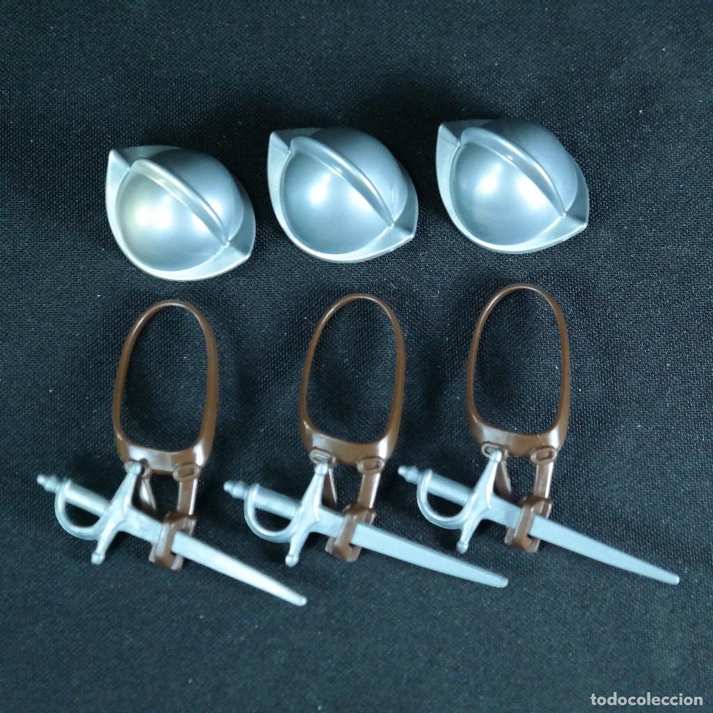 Playmobil: Playmobil 3 cascos y portaespadas marrones con espadas ☼