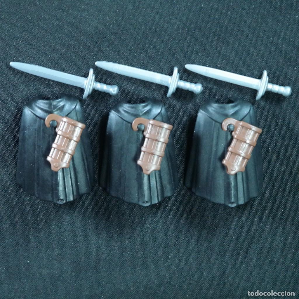 Playmobil: Playmobil tres capas negras con espadas ☼