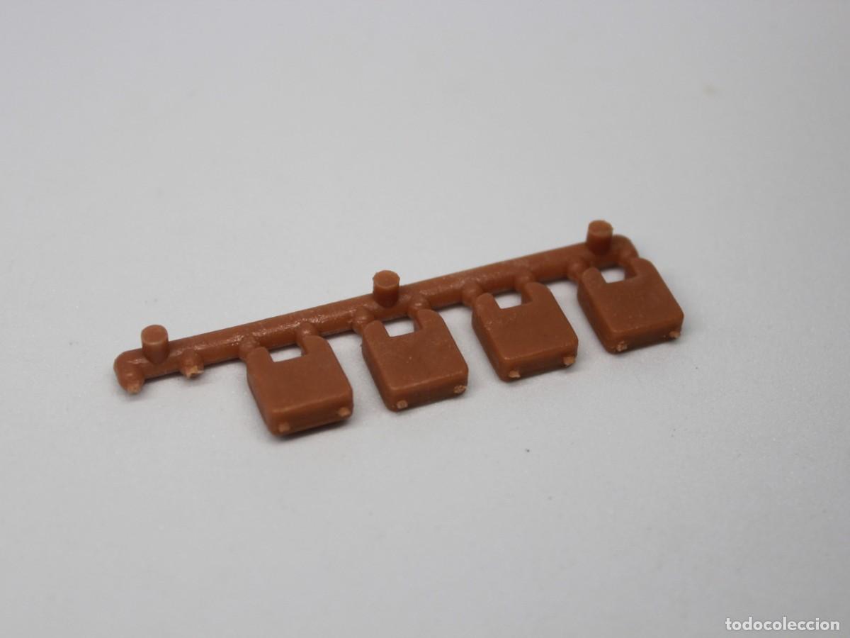Playmobil: Accesorio Playmobil barra con maletas equipaje marr&oacute;n