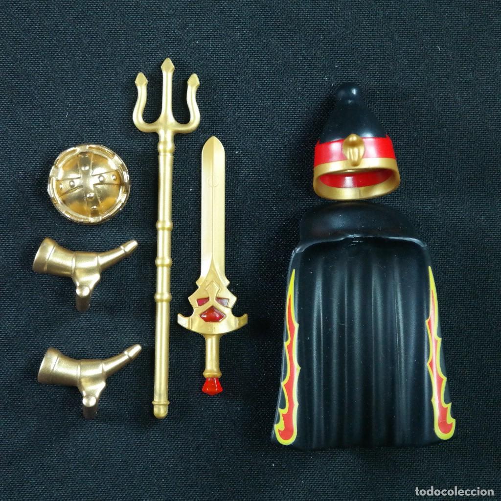 Playmobil: Playmobil accesorios medievales dorados con capa ☼