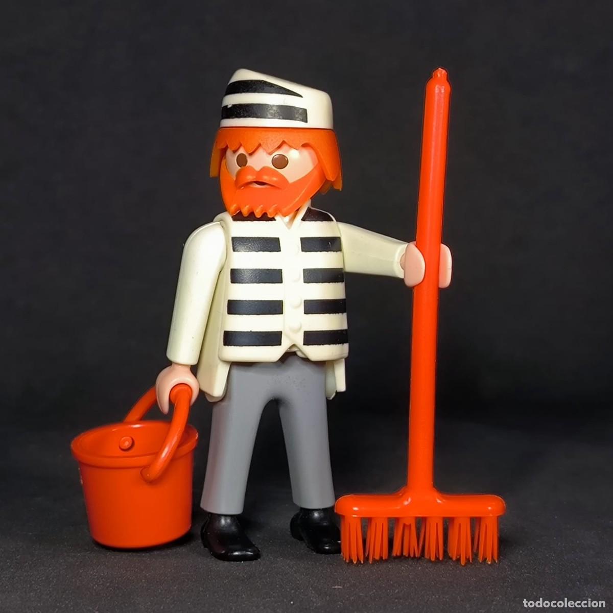Playmobil: Playmobil preso con escoba ☼