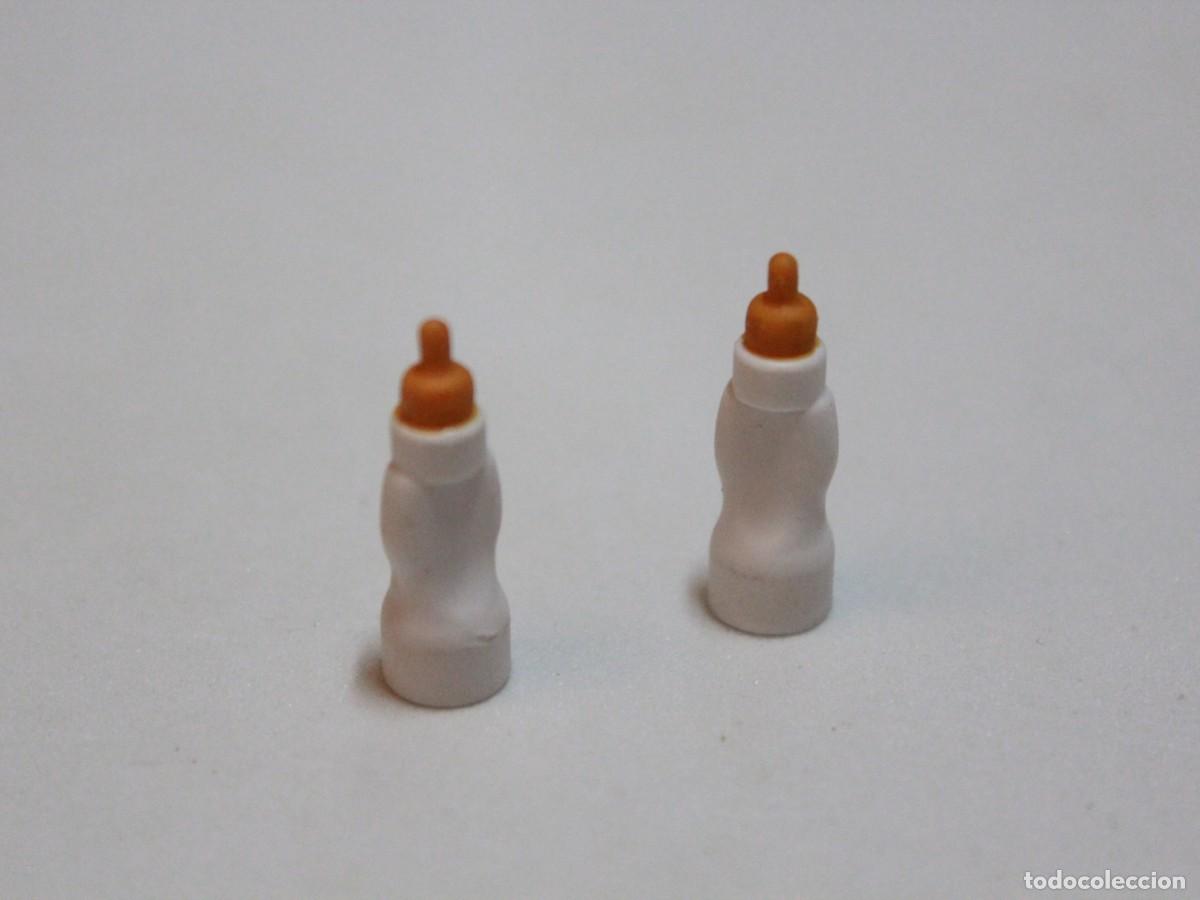 Playmobil: Lote de accesorios Playmobil, 2 biberones blancos con tetina marr&oacute;n beb&eacute;