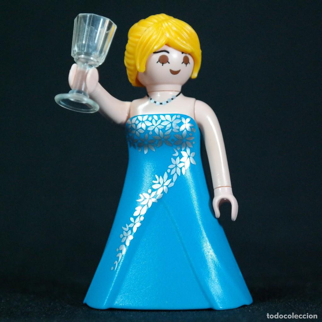 Playmobil: Playmobil mujer con vestido celeste ☼