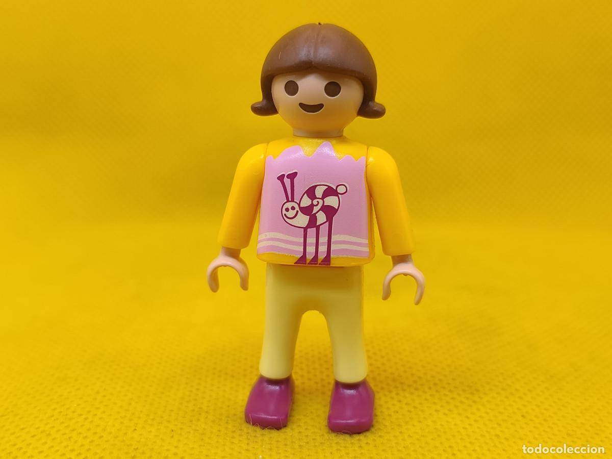 Playmobil: Playmobil Ni&ntilde;a city con caracol en la camiseta