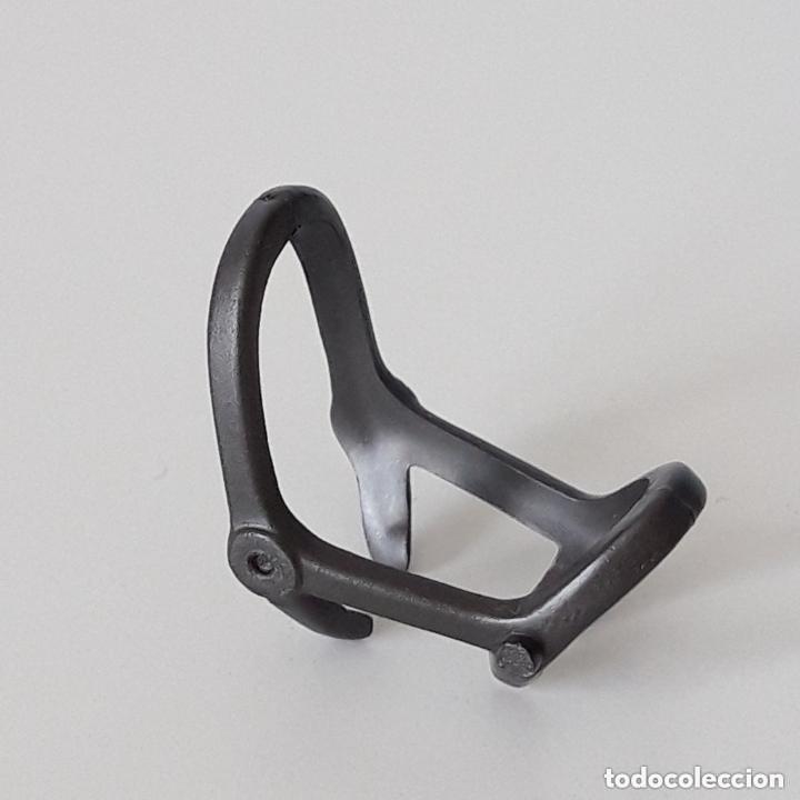 Playmobil: PLAYMOBIL BOCADO GRIS OSCURO METALIZADO CABALLO 2&ordf; GENERACI&Oacute;N